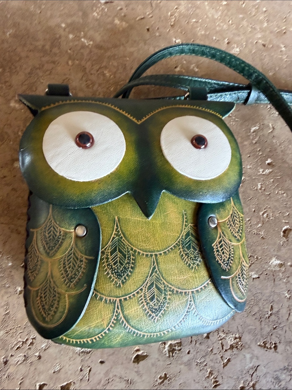 Green Owl Leather Crossbody Bag with Playful Eye Detail - Picture 9 of 11